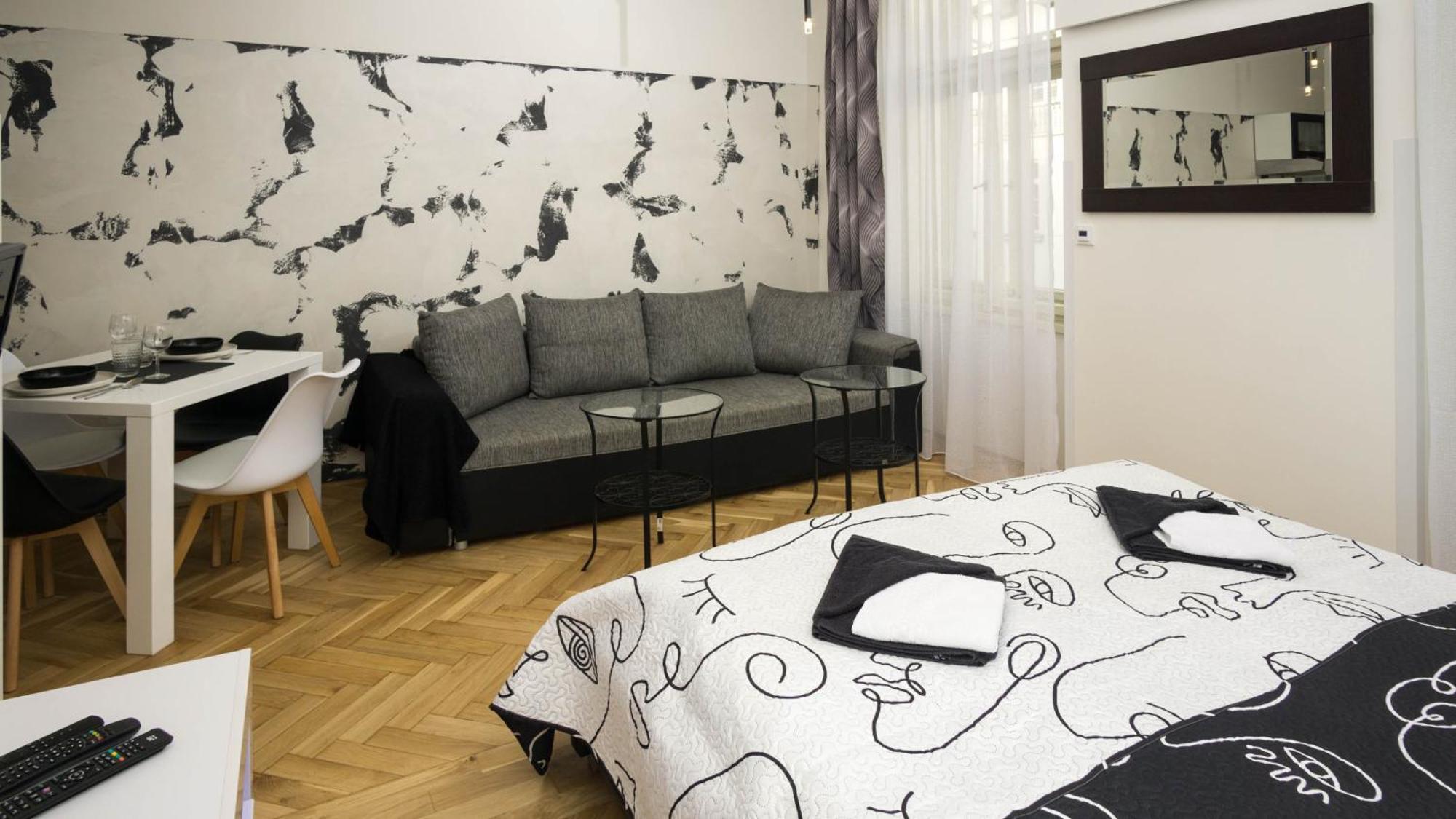 Black & White Apartment Prague By Wenceslas Square And Muzeum Exterior photo
