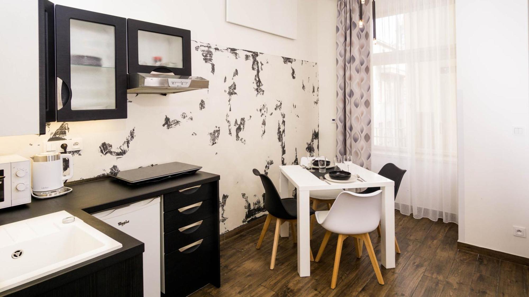 Black & White Apartment Prague By Wenceslas Square And Muzeum Exterior photo
